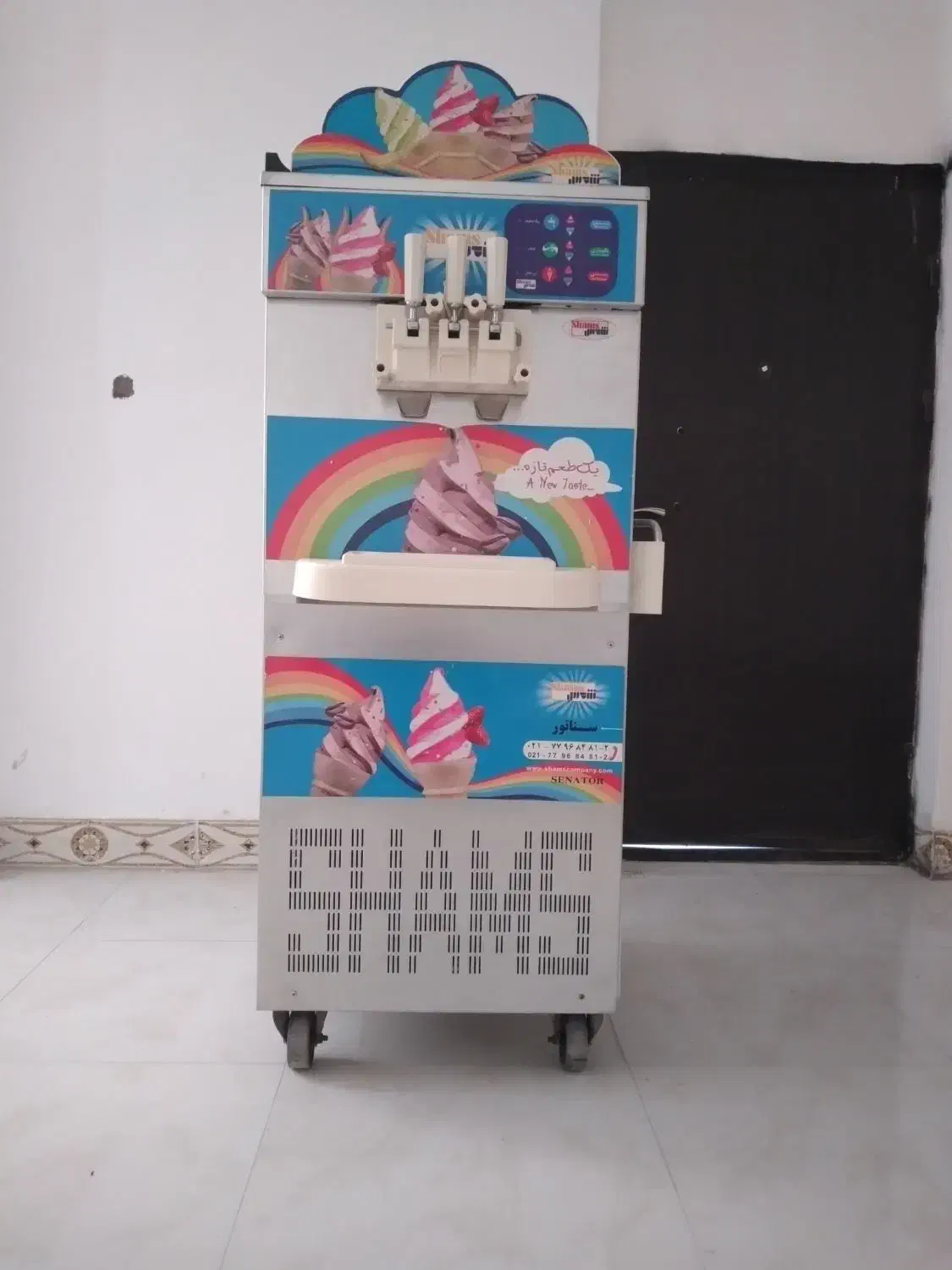 فروش تجهیزات فروشگاه آبمیوه و بستنی  (تکی و کلی)|کافی‌شاپ و رستوران|منوجان, |دیوار