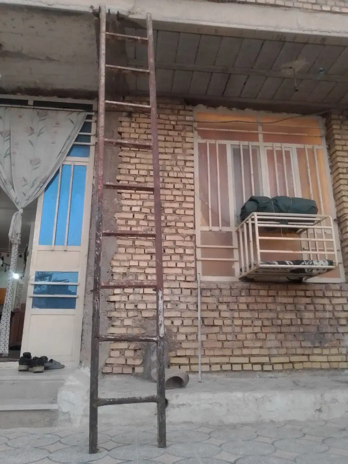 نردبان (یا پله)|ابزارآلات|شوشتر, |دیوار