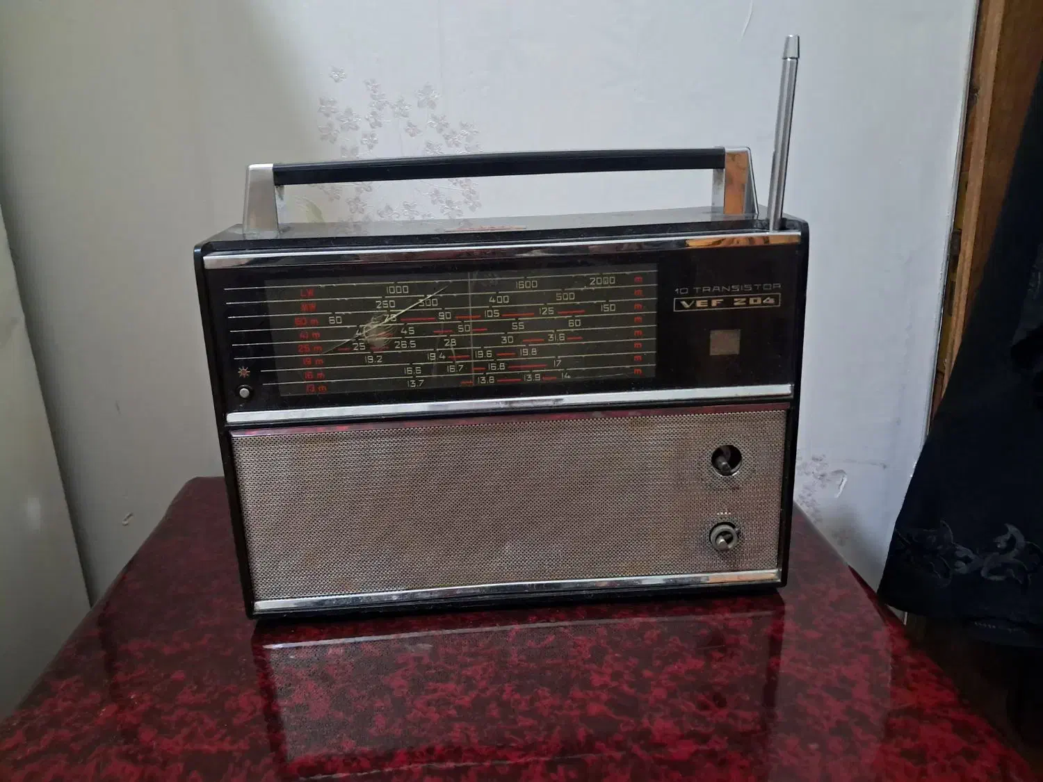 رادیو قدیمی کلکسیونی|کلکسیون اشیاء عتیقه|مرودشت, نقش رستم|دیوار