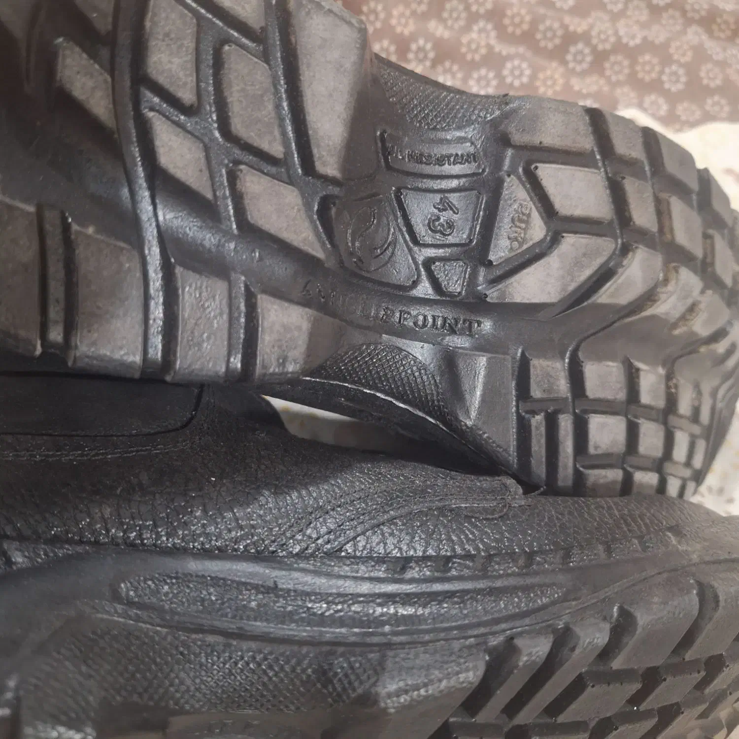 کفش ایمنی|کیف، کفش، کمربند|فولادشهر, مسکن مهر فولادشهر|دیوار