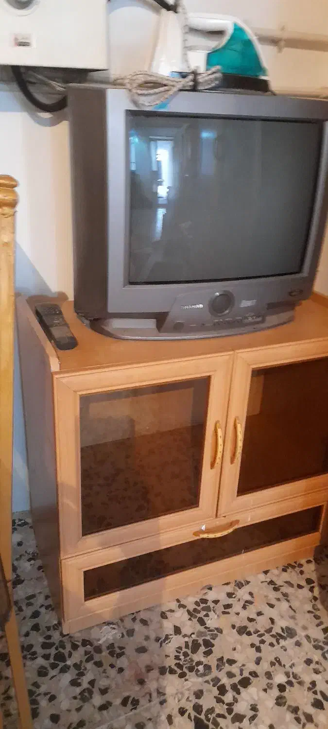 تلویزیون ۲۱ومیز تلویزیون سالم|تلویزیون و پروژکتور|اقبالیه, |دیوار