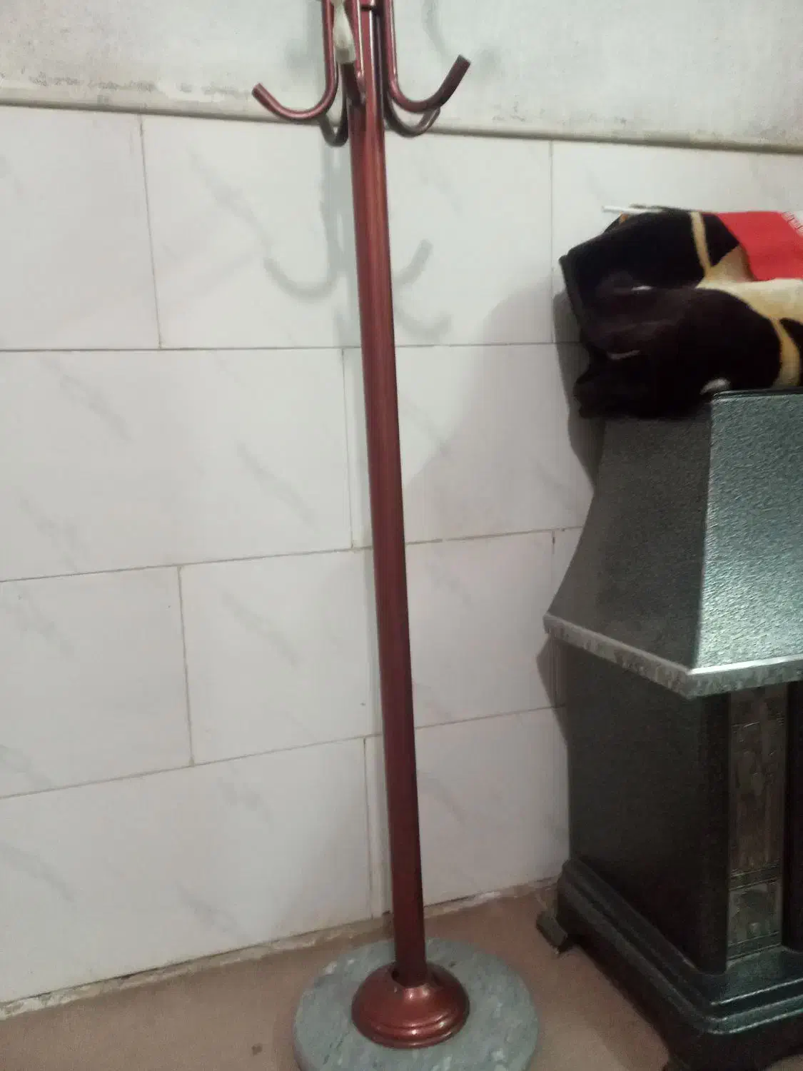 چوب‌ لباسی|بندرخت و رخت‌آویز|قم, علی آباد سعدگان|دیوار
