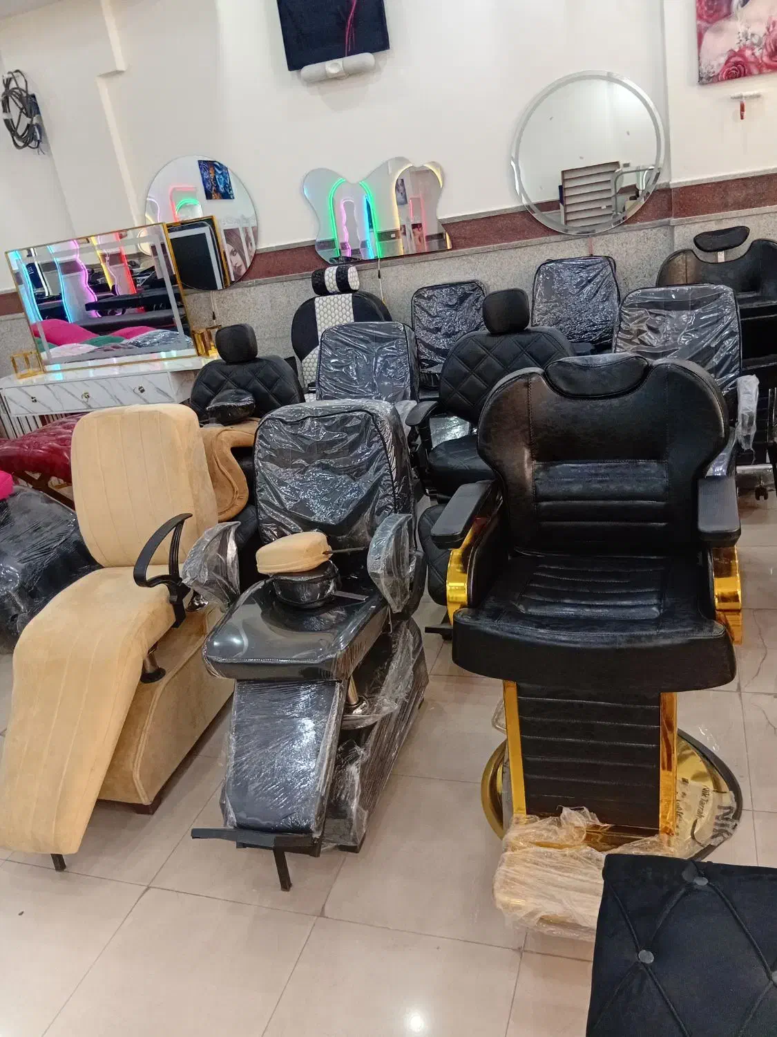 انواع تجهیزات آرایشگا صندل سرشو پدیکور ترولی|آرایشگاه و سالن‌های زیبایی|شیراز, سینما سعدی|دیوار
