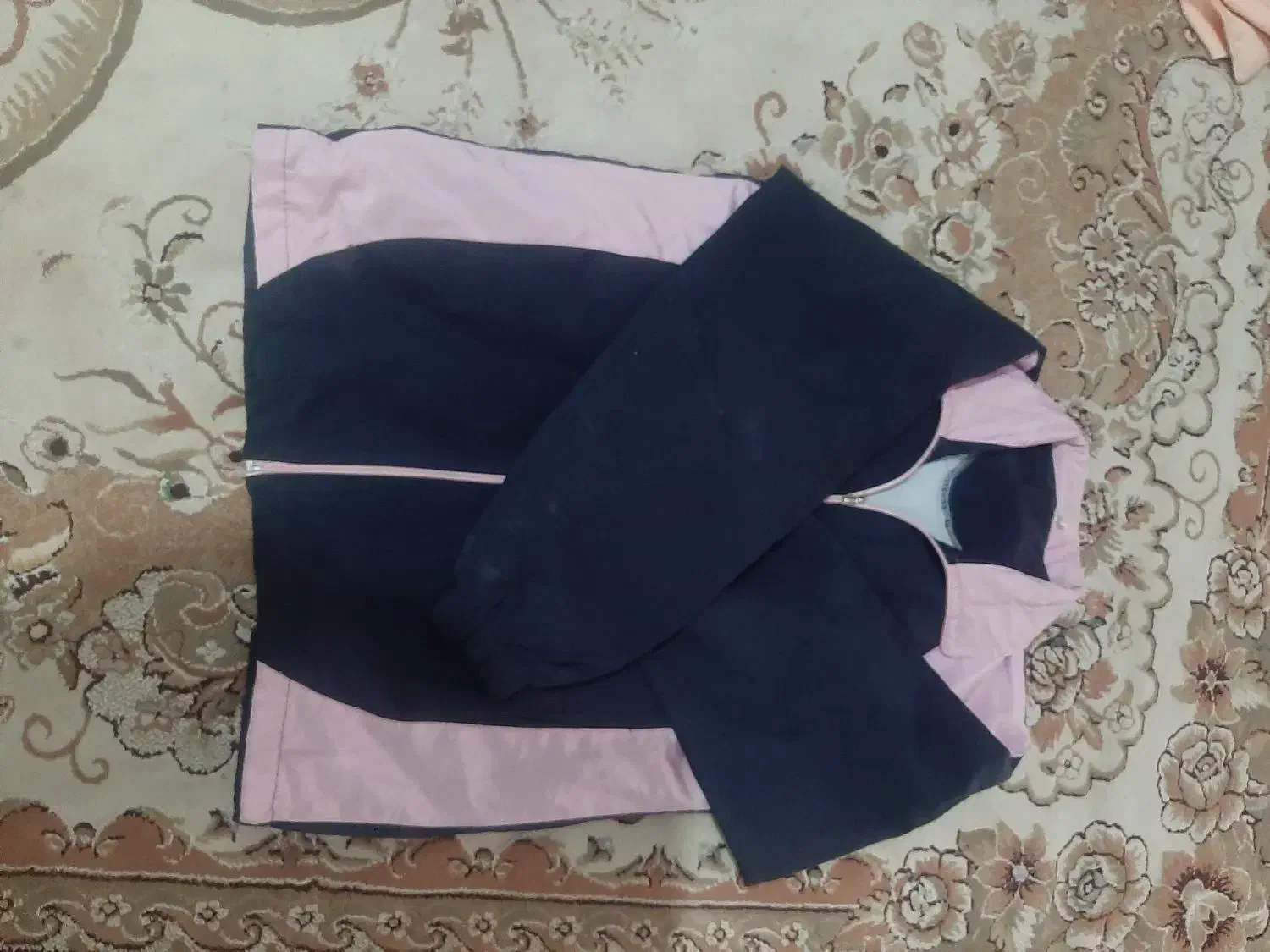 لباس ورزشی|لباس|نیشابور, گنبد سبز|دیوار