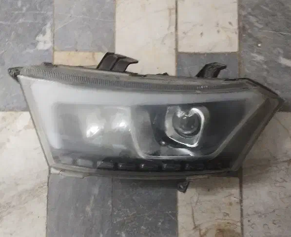 چراغ جلو دنا پلاس|قطعات یدکی و لوازم جانبی|قم, جهان بینی|دیوار