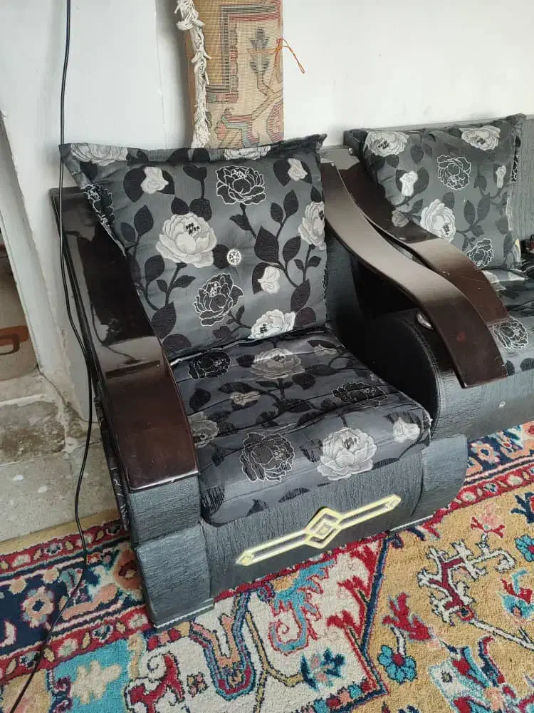 مبل 8نفره در حد نو|مبلمان خانگی و میز عسلی|شیراز, شاهچراغ|دیوار