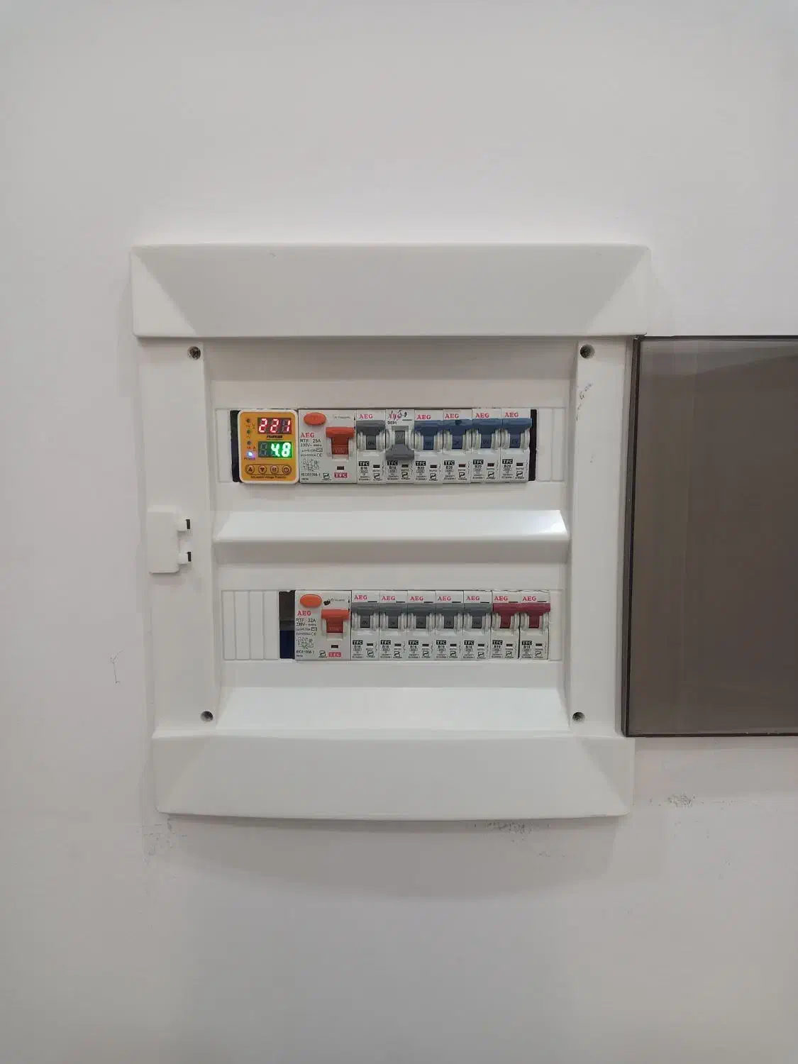 برقکار رشت.برقکاری.برق کاری|خدمات پیشه و مهارت|رشت, آزادگان|دیوار