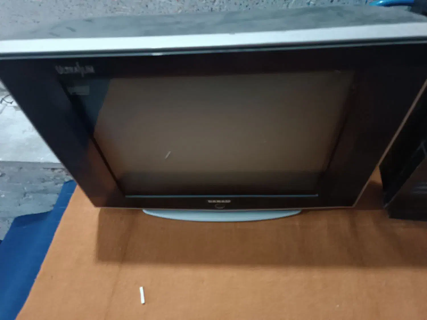 تلویزیون ۲۱اینچ|تلویزیون و پروژکتور|آران و بیدگل, |دیوار