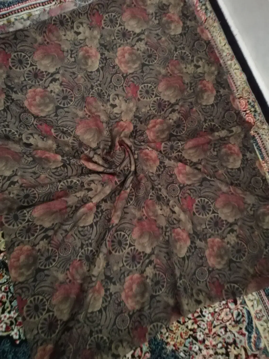 چادر رنگی|لباس|نیشابور, جمهوری|دیوار