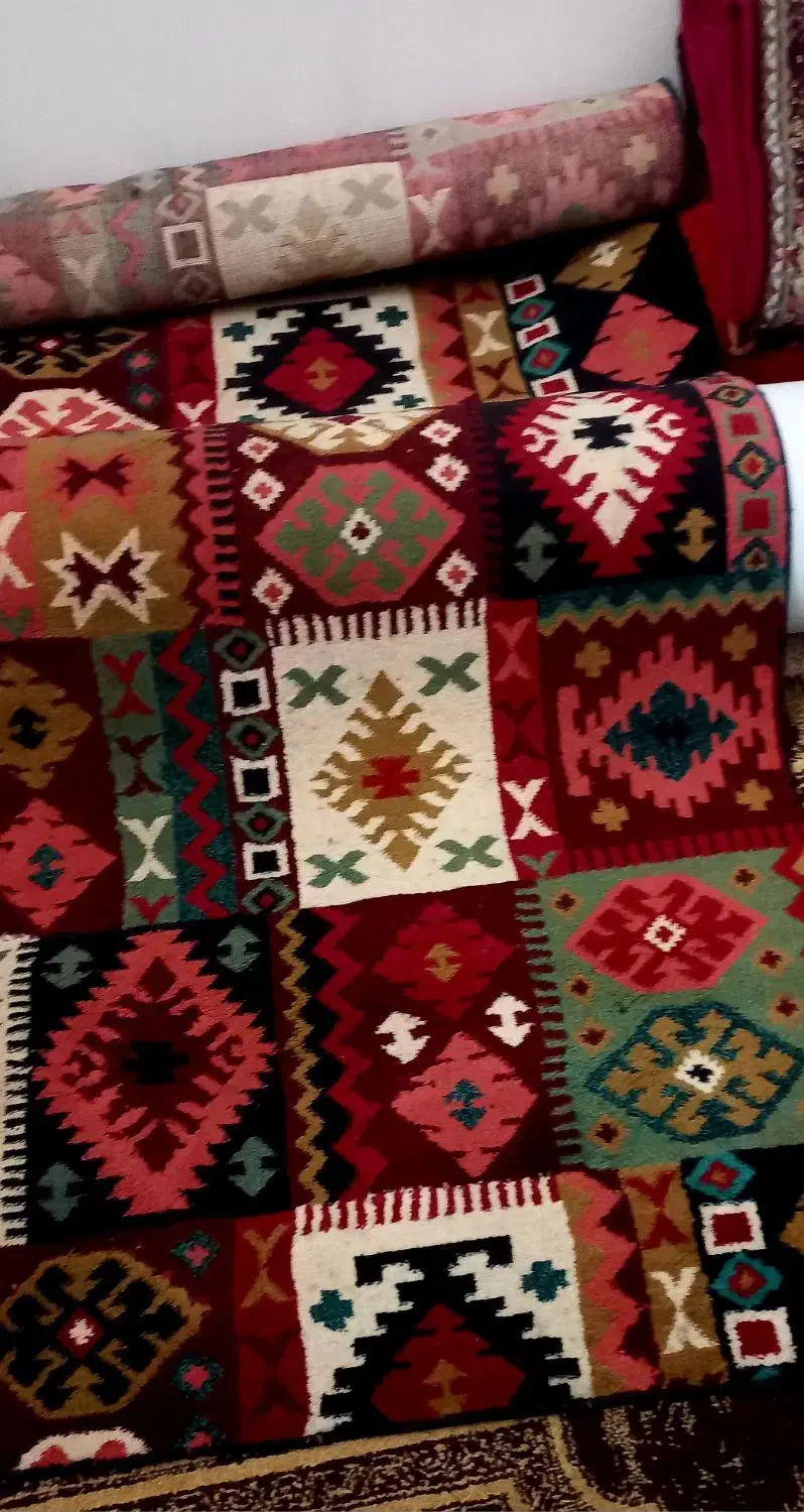 راهرویی قشقایی یک درچهار کرم هشتاد در چهار|فرش|اهواز, بهارستان|دیوار