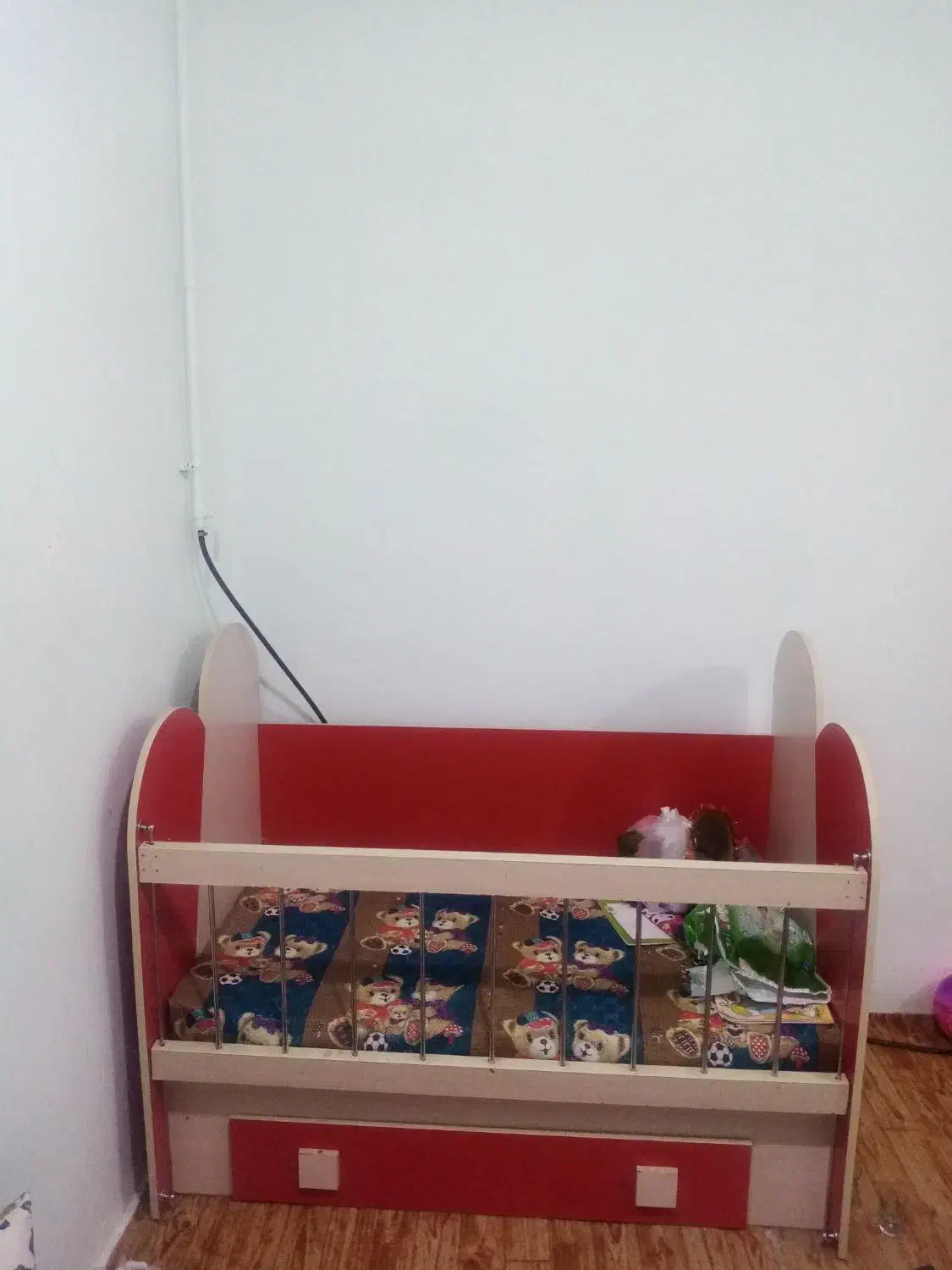 تخت نوزادی باتشک|تخت و صندلی بچه|مسجد سلیمان, |دیوار