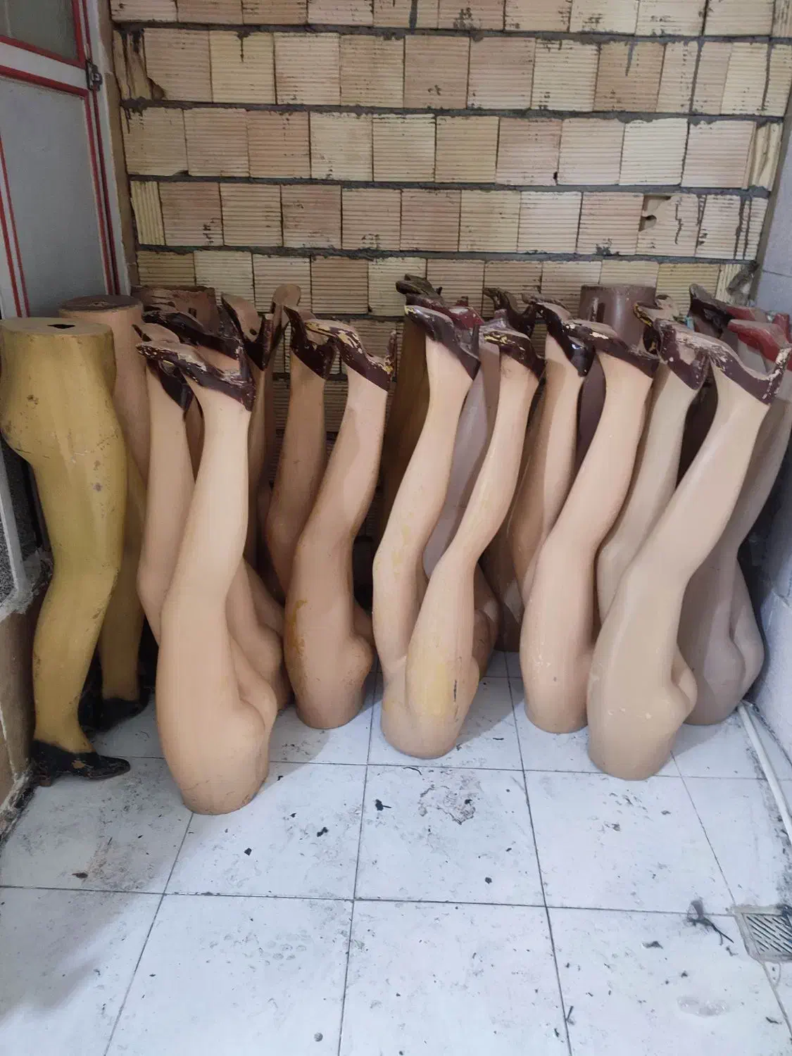 مانکن پا.|فروشگاه و مغازه|قم, نیروگاه|دیوار