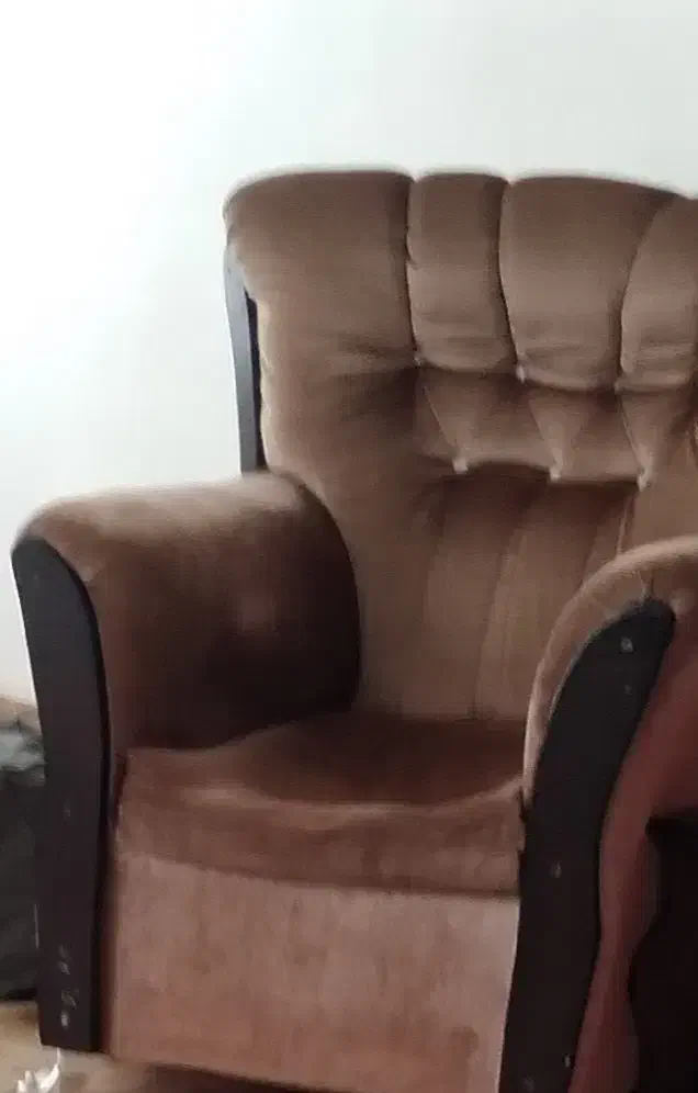 مبل هفت نفره. نیاز به تعمیر فقط ۴ میلیون|مبلمان خانگی و میز عسلی|زرند, |دیوار