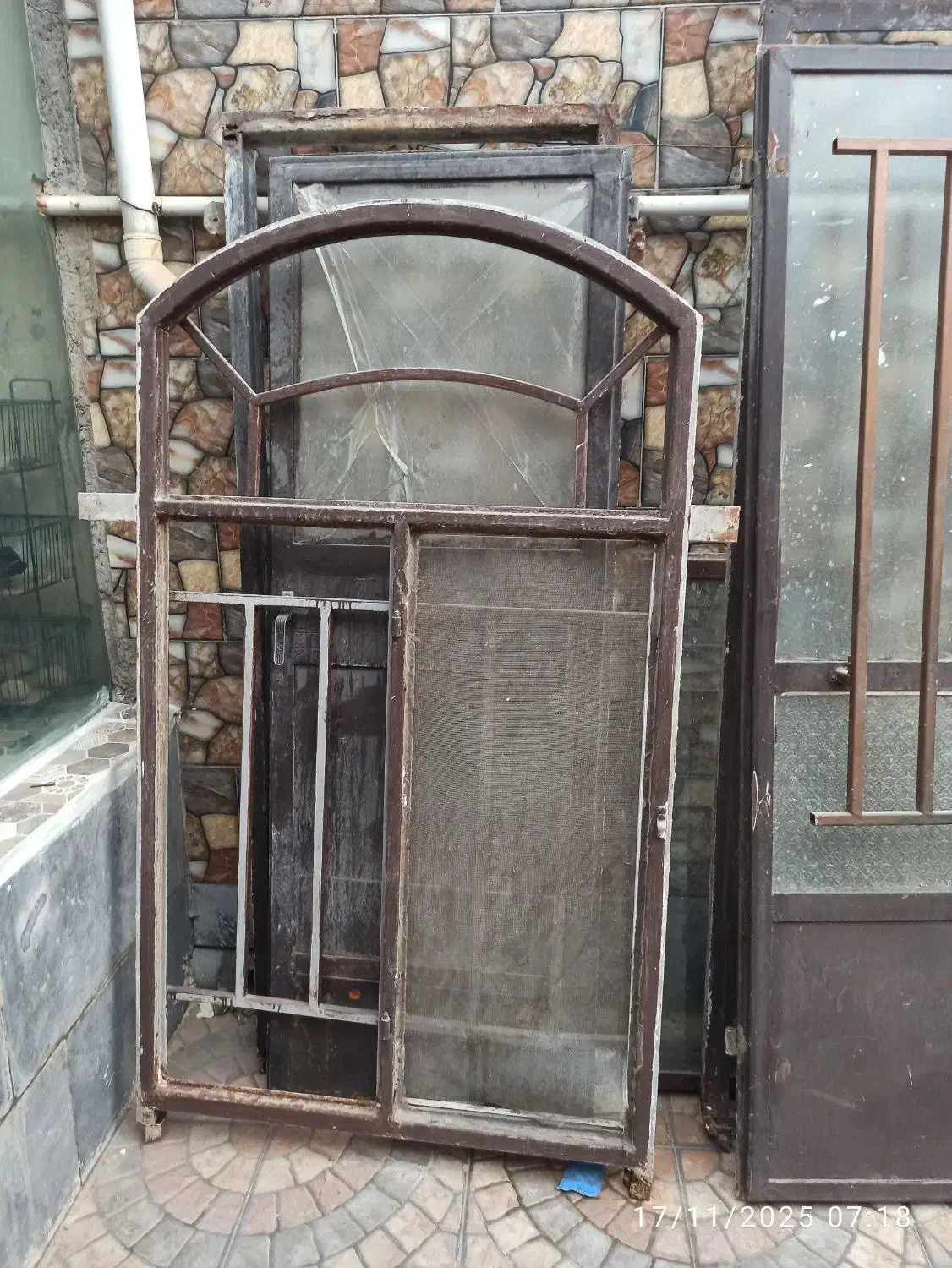 درب و پنجره آهنی و درب چوبی|مصالح و تجهیزات ساختمان|ساوه, |دیوار