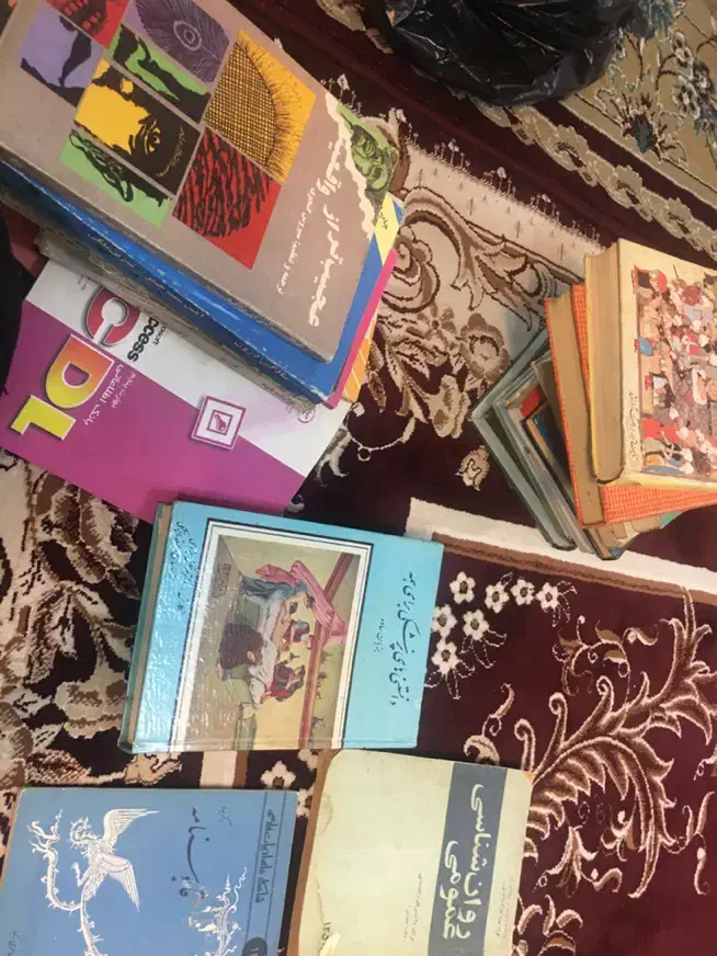 کتاب|کتاب و مجله تاریخی|کرج, حصارک بالا|دیوار