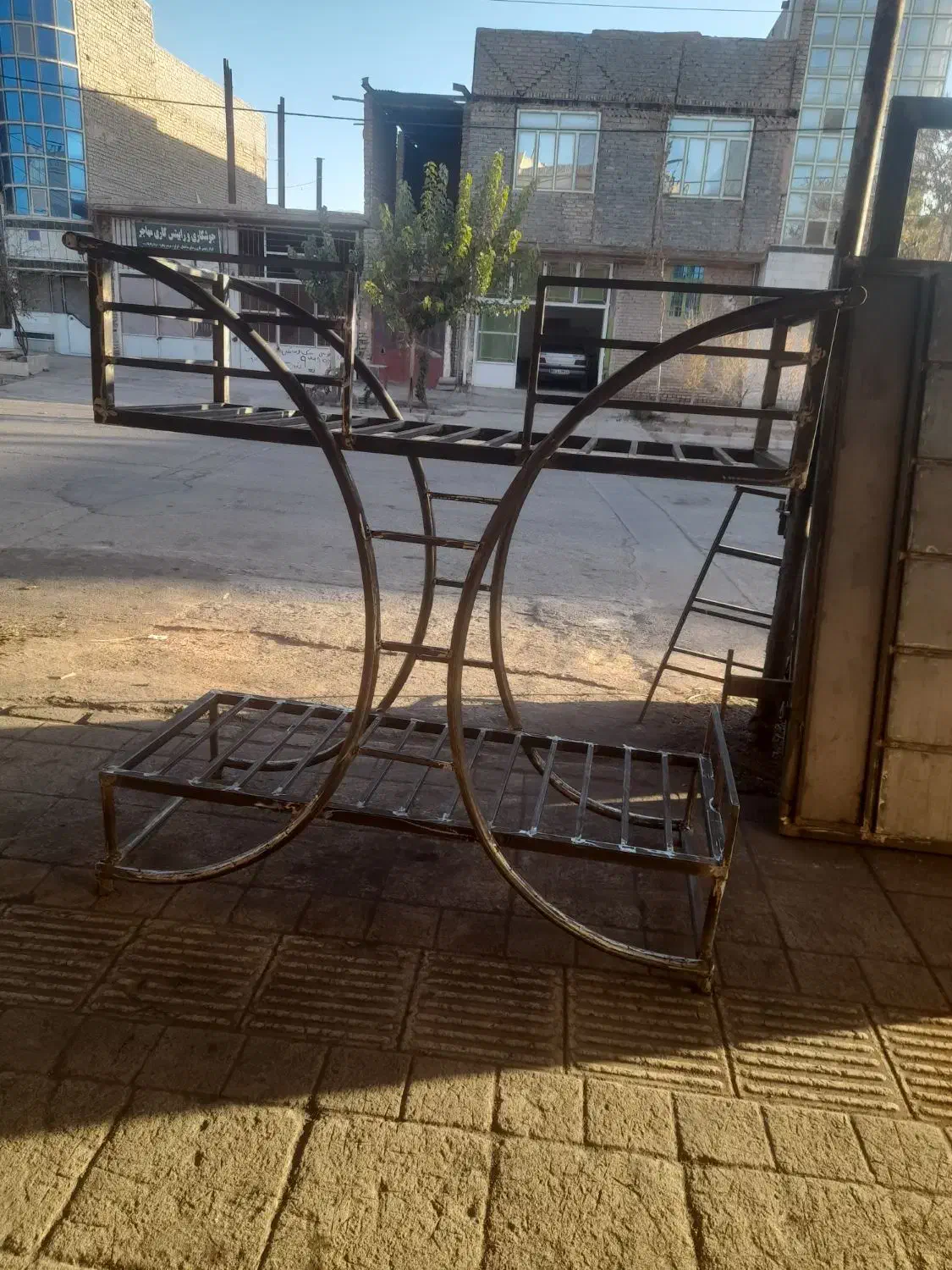 فرغون آهنی وتخت دونفره|ابزارآلات|اسفراین, |دیوار