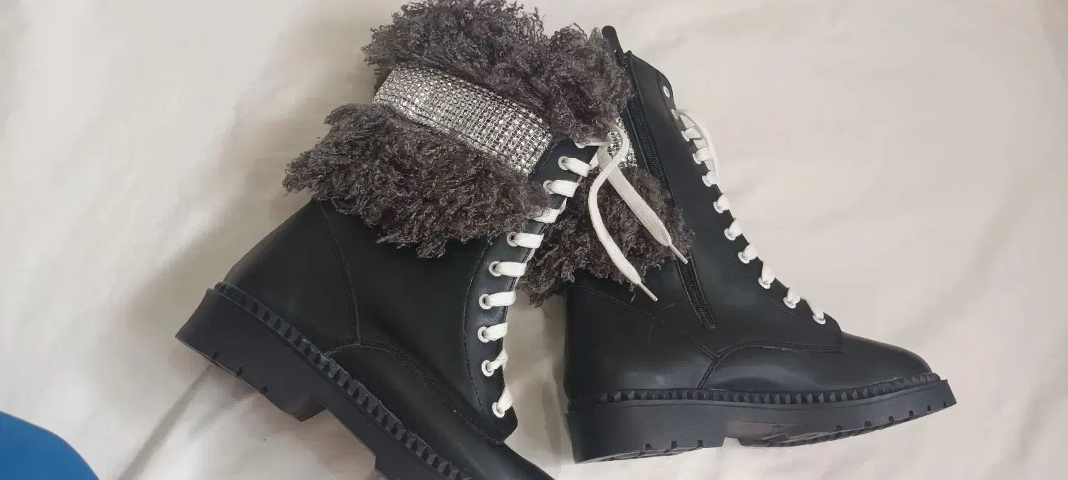 پوتین|کیف، کفش، کمربند|گنبد کاووس, |دیوار