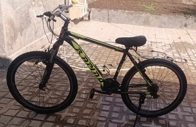 دوچرخه|دوچرخه، اسکیت، اسکوتر|صحنه, |دیوار