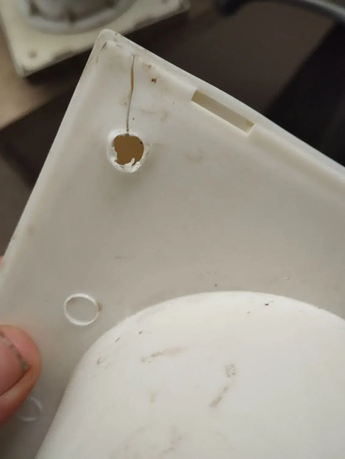 2عدد هواکش|پنکه و تصفیه‌کنندهٔ هوا|قم, شهر قائم|دیوار