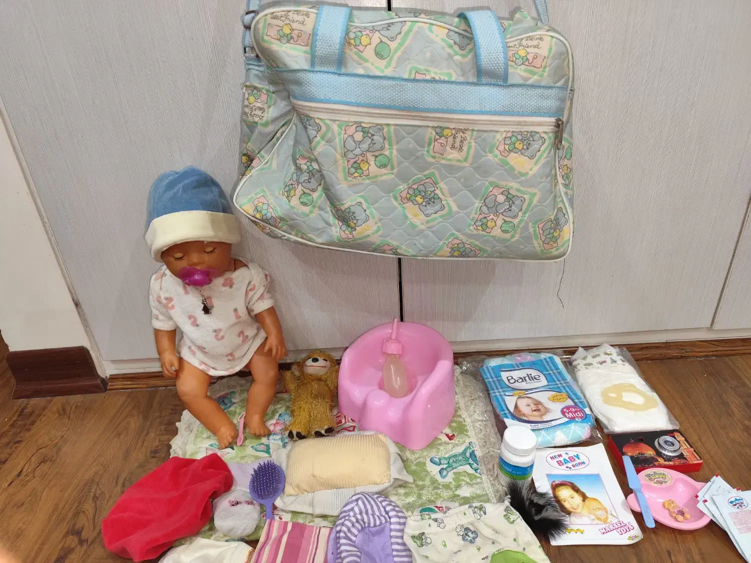 عروسک شیرخوار بی بی بورن با تمامی وسایل کامل،ساک|اسباببازی|اهواز, زیتون کارمندی|دیوار