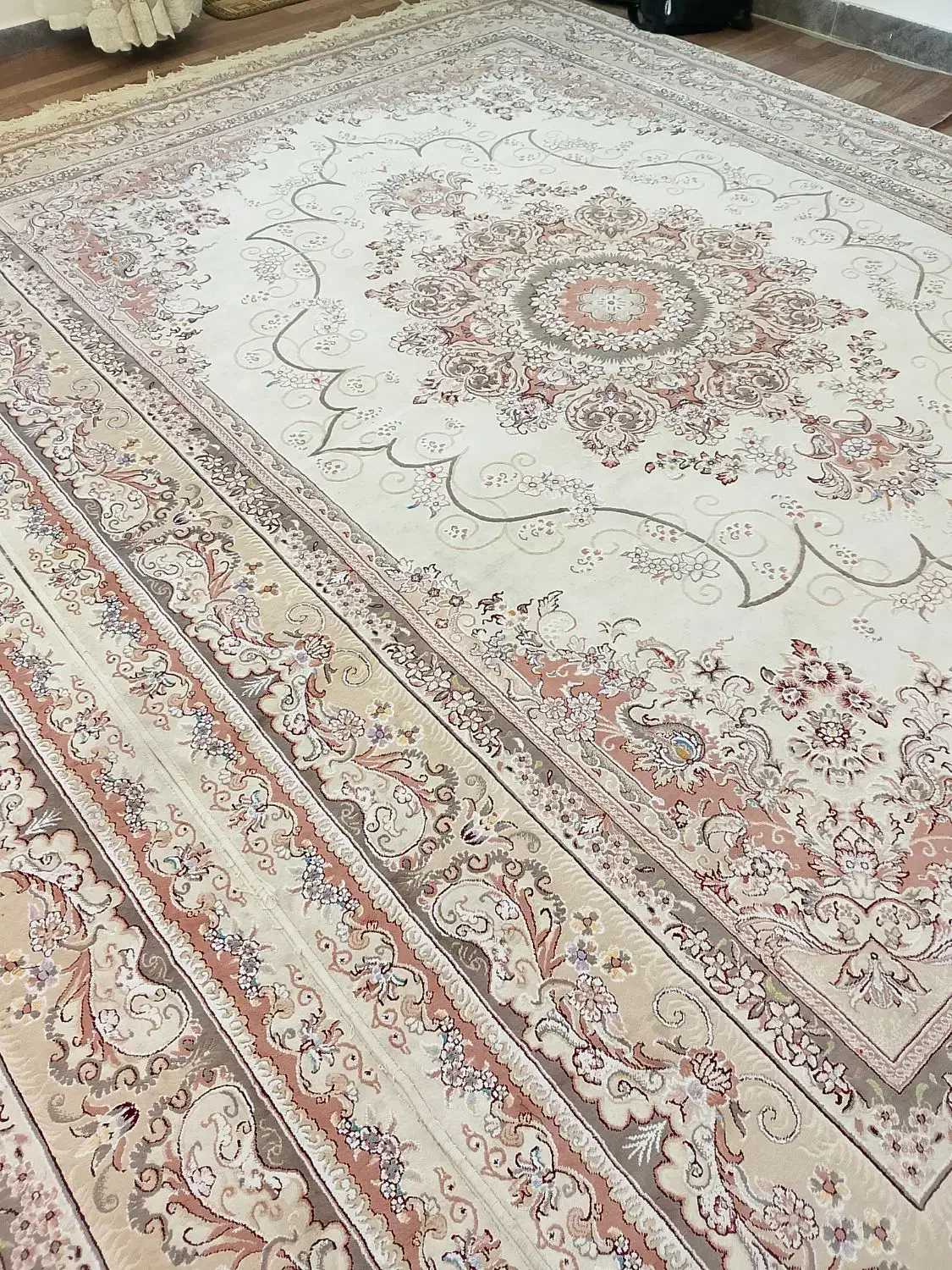 فرش کرمی برجسته ماشینی ۷۰۰ شانه یک جفت|فرش|هریس, |دیوار