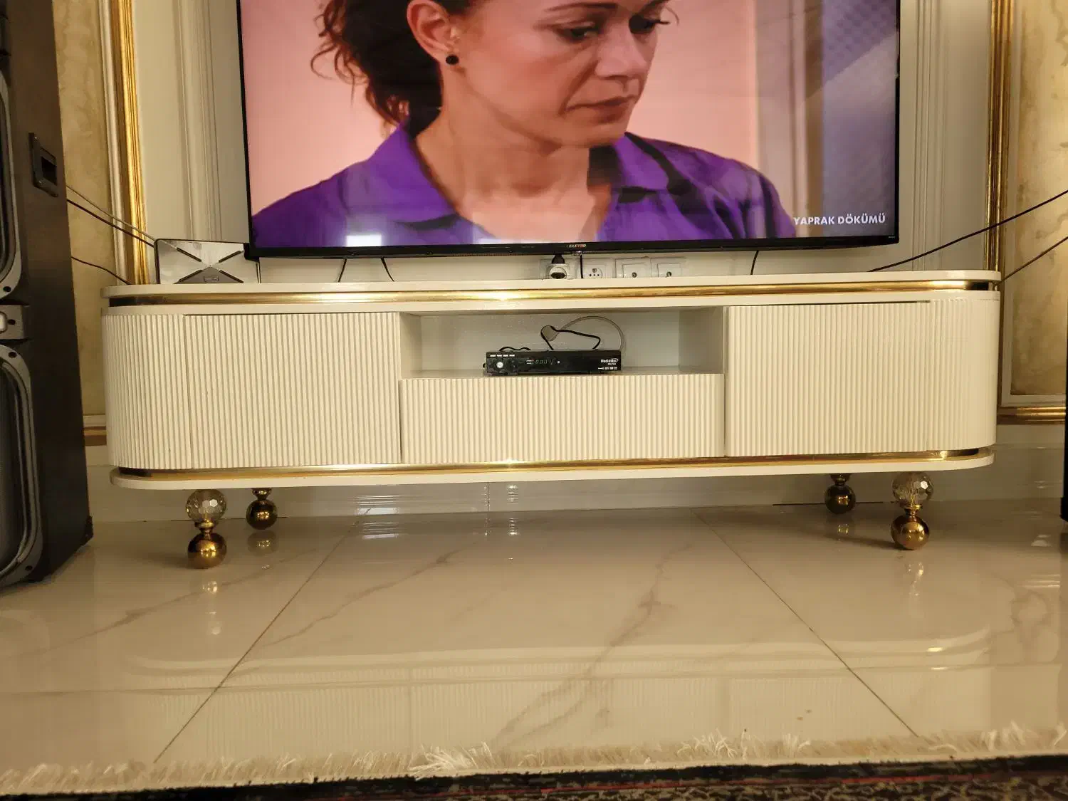 میز تلویزیون زیبا شیک تمیز|میز تلویزیون|پاکدشت, کبودگنبد|دیوار