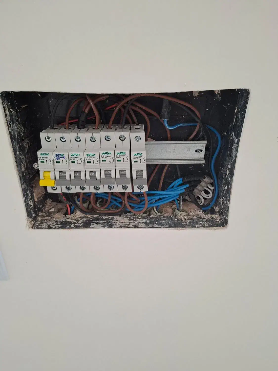 سیم کشی برقکاری لوله کشی ساختمان|خدمات پیشه و مهارت|سلماس, |دیوار