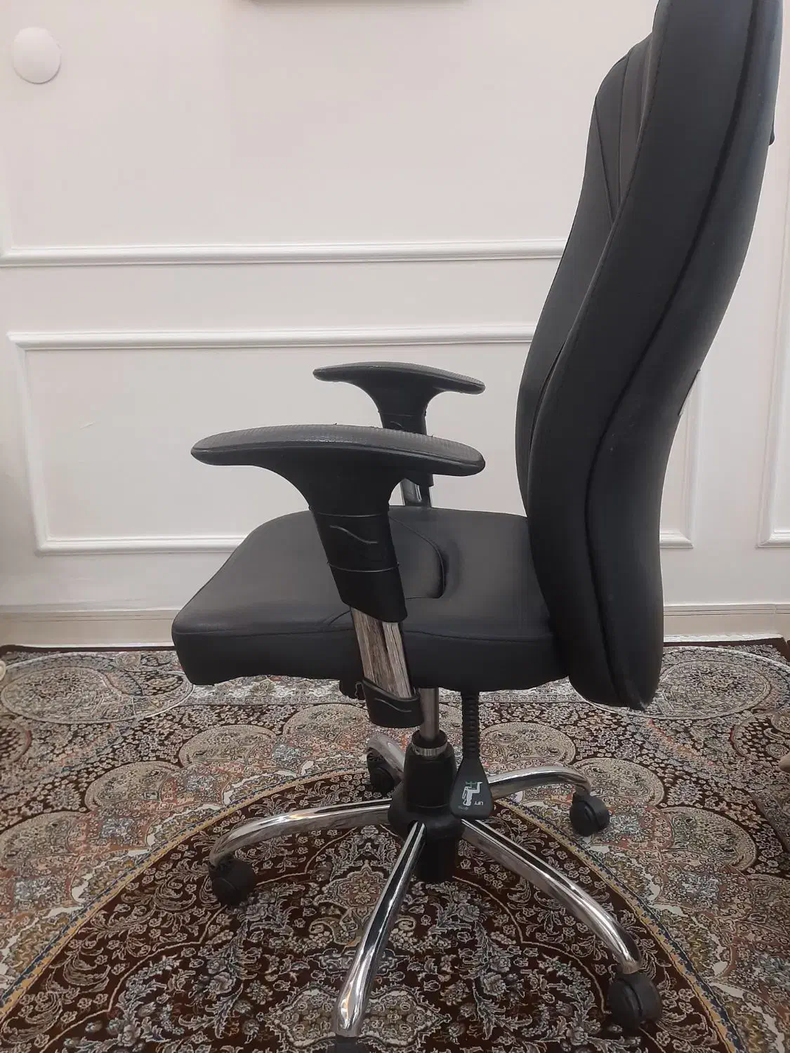 صندلی چرخدار چرمی|مبلمان اداری|محمدشهر, عباس آباد|دیوار