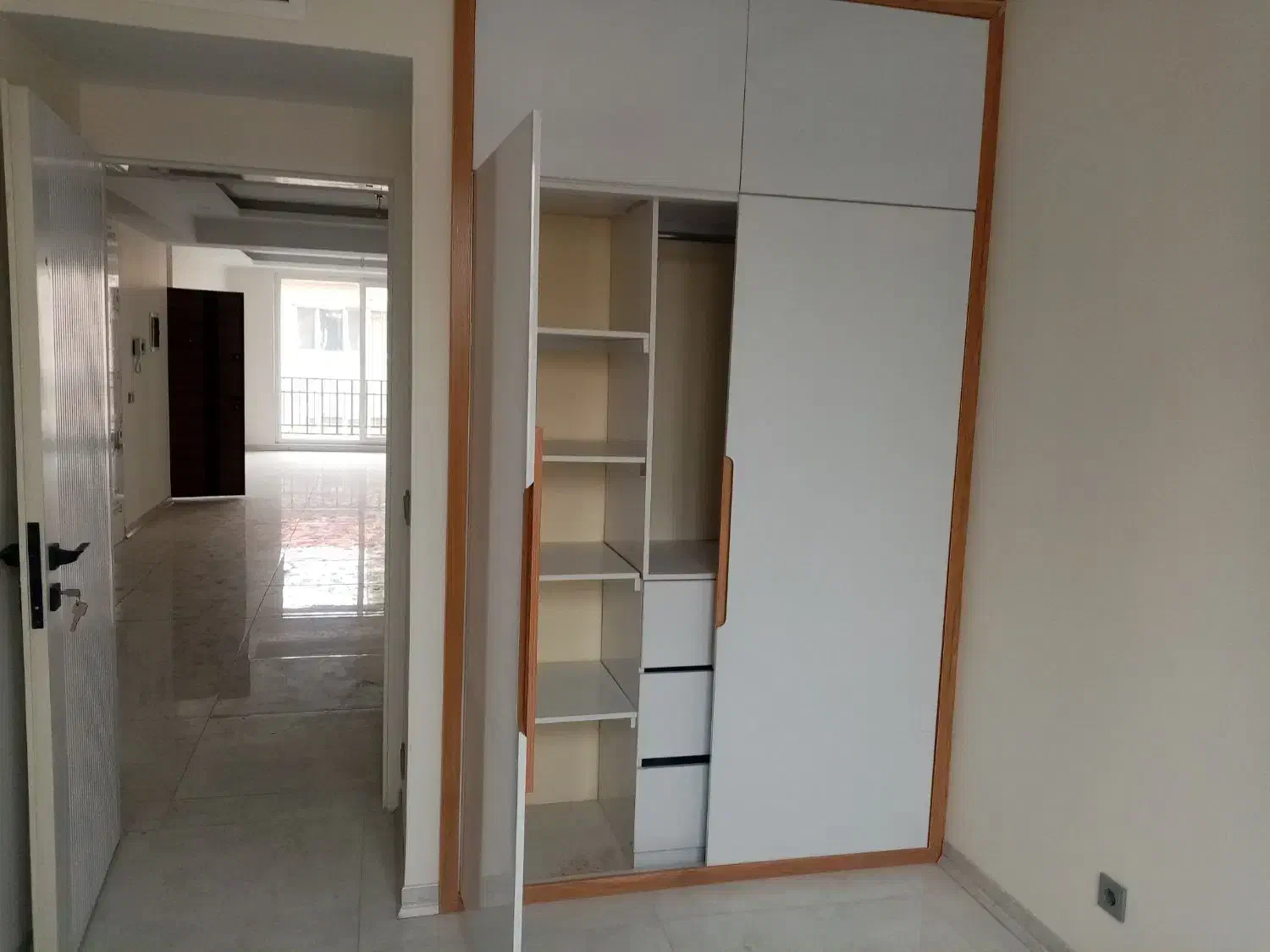 104 متر نوساز ستارخان توحید دو کله نورگیر خوب