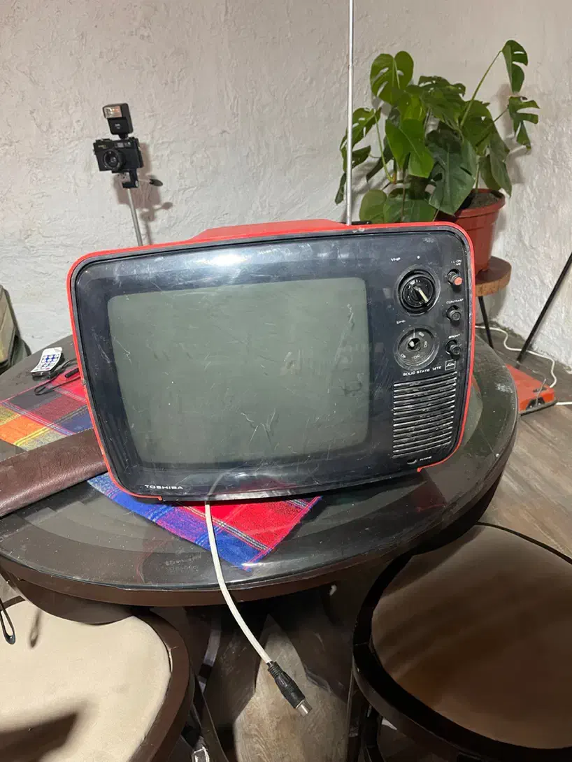 تلوزیون قدیمی|کلکسیون اشیاء عتیقه|چابکسر, |دیوار