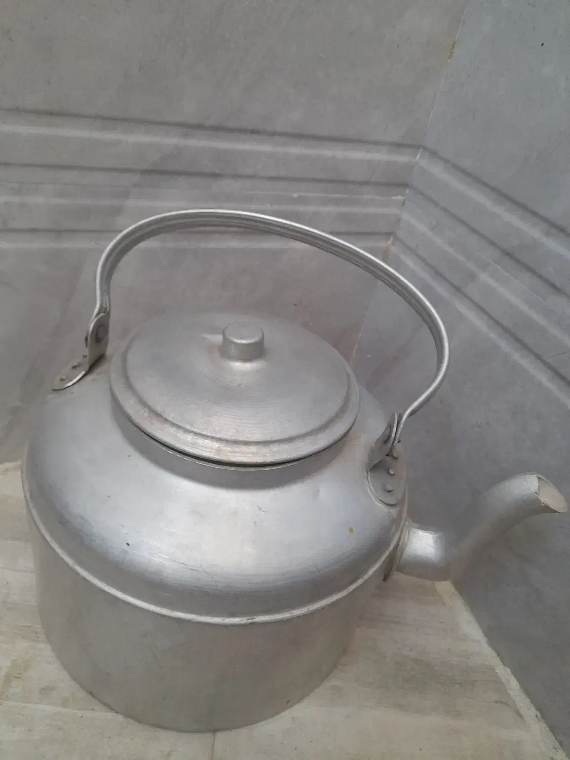 کتری بزرگ|قوری، کتری، قهوه‌ساز دستی|خوی, |دیوار