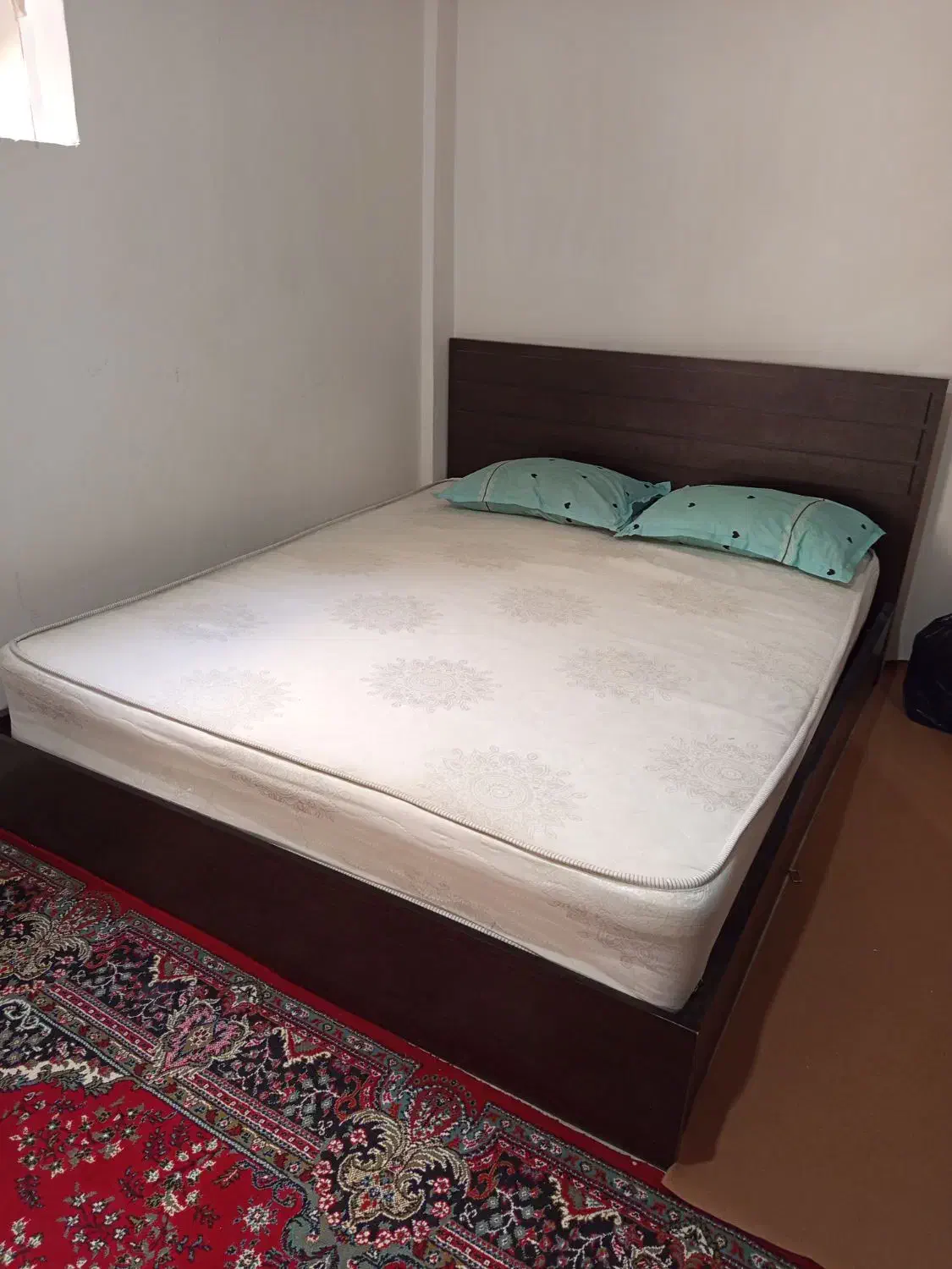 در حد نو|تخت و سرویس خواب|شیروان (خراسان), |دیوار