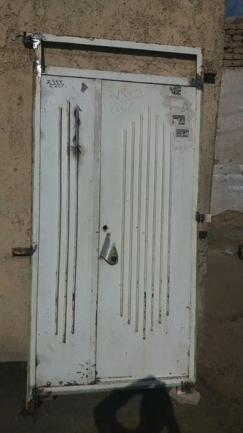 درب حیاطی سالم|مصالح و تجهیزات ساختمان|کاشان, فاز ۱ ناجی آباد|دیوار