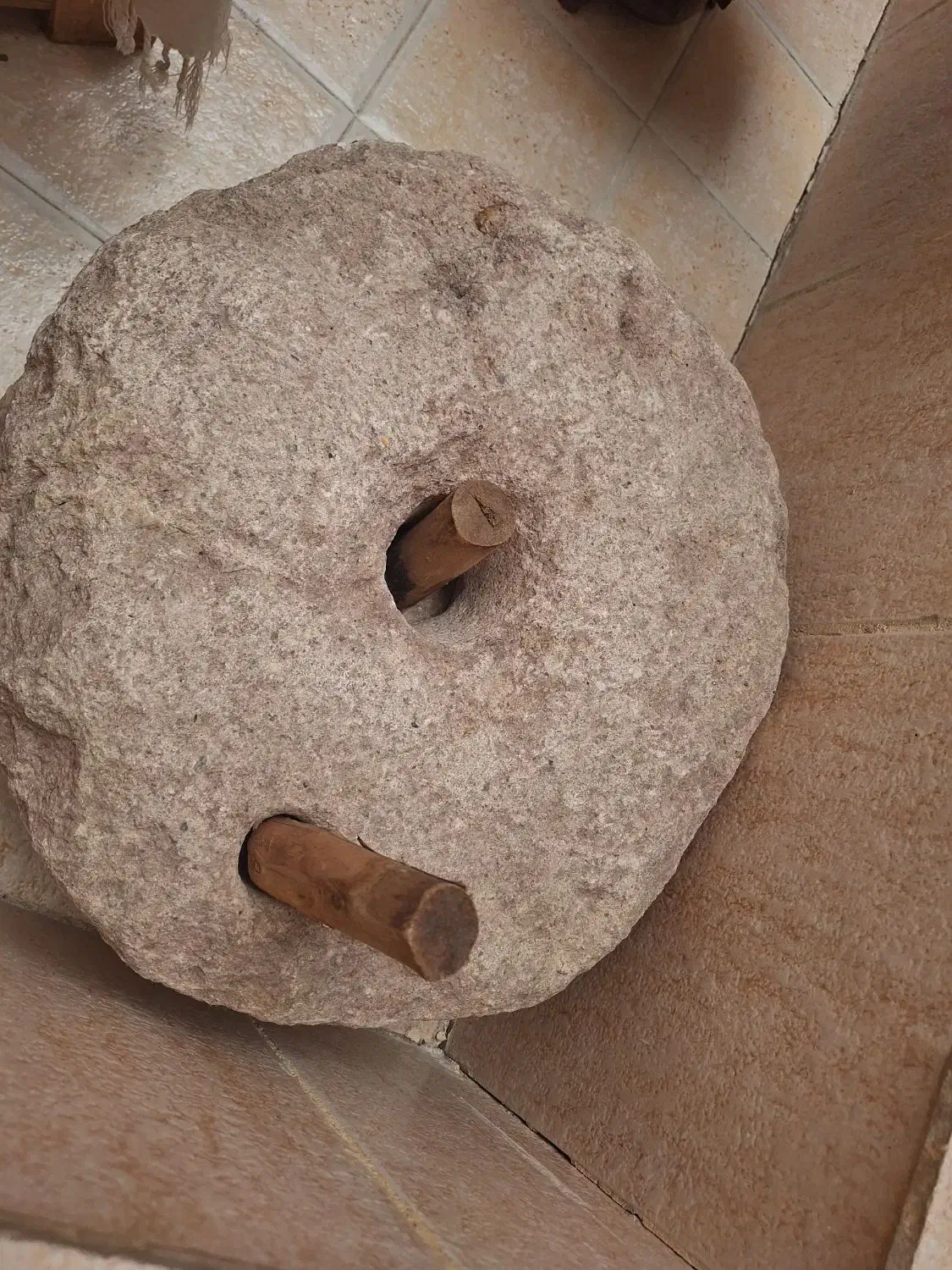 سنگ آسیاب قدیمی|کلکسیون اشیاء عتیقه|اصفهان, شهریار|دیوار