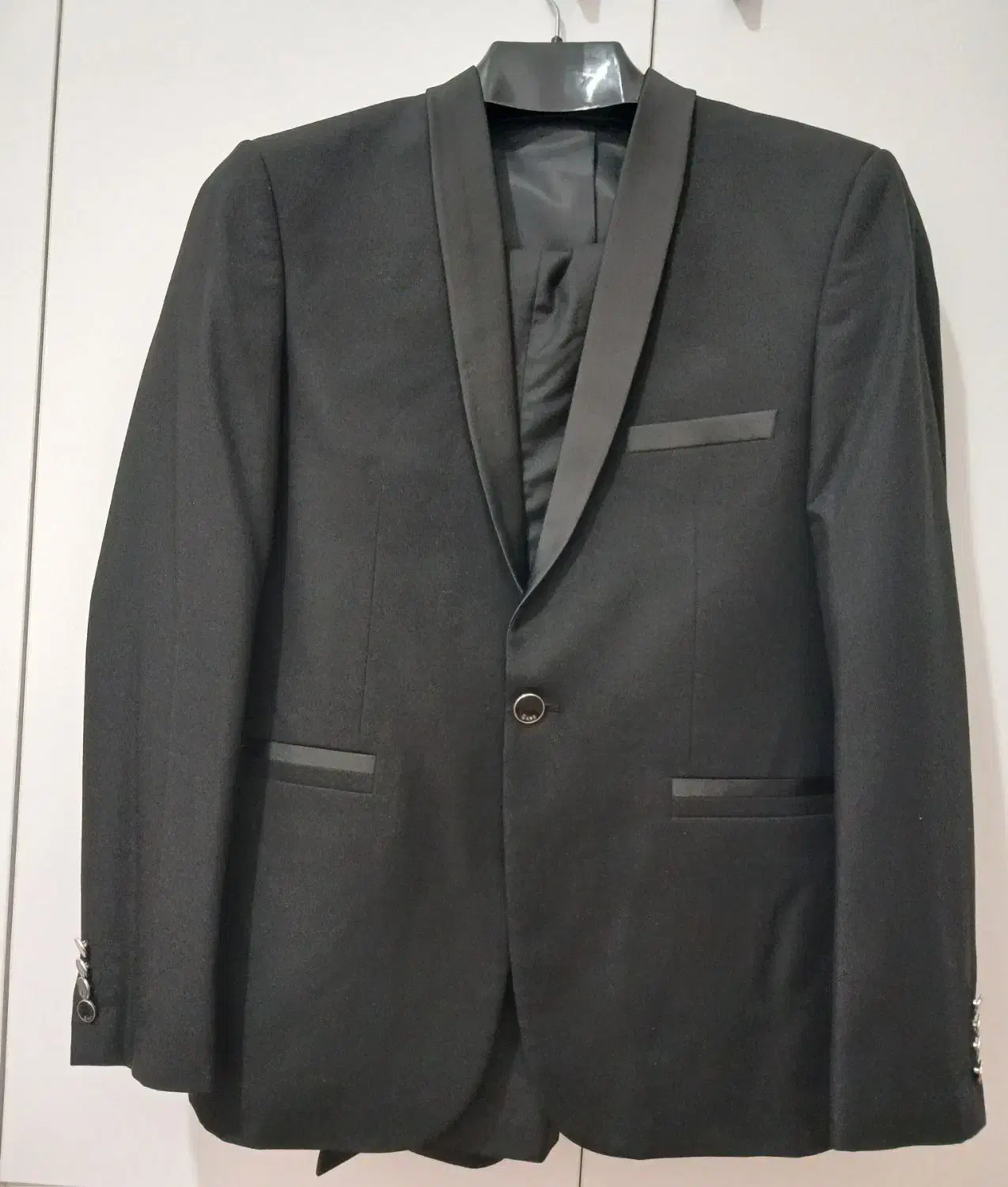 کت شلوار|لباس|مرودشت, ابوذر شمالی‎|دیوار