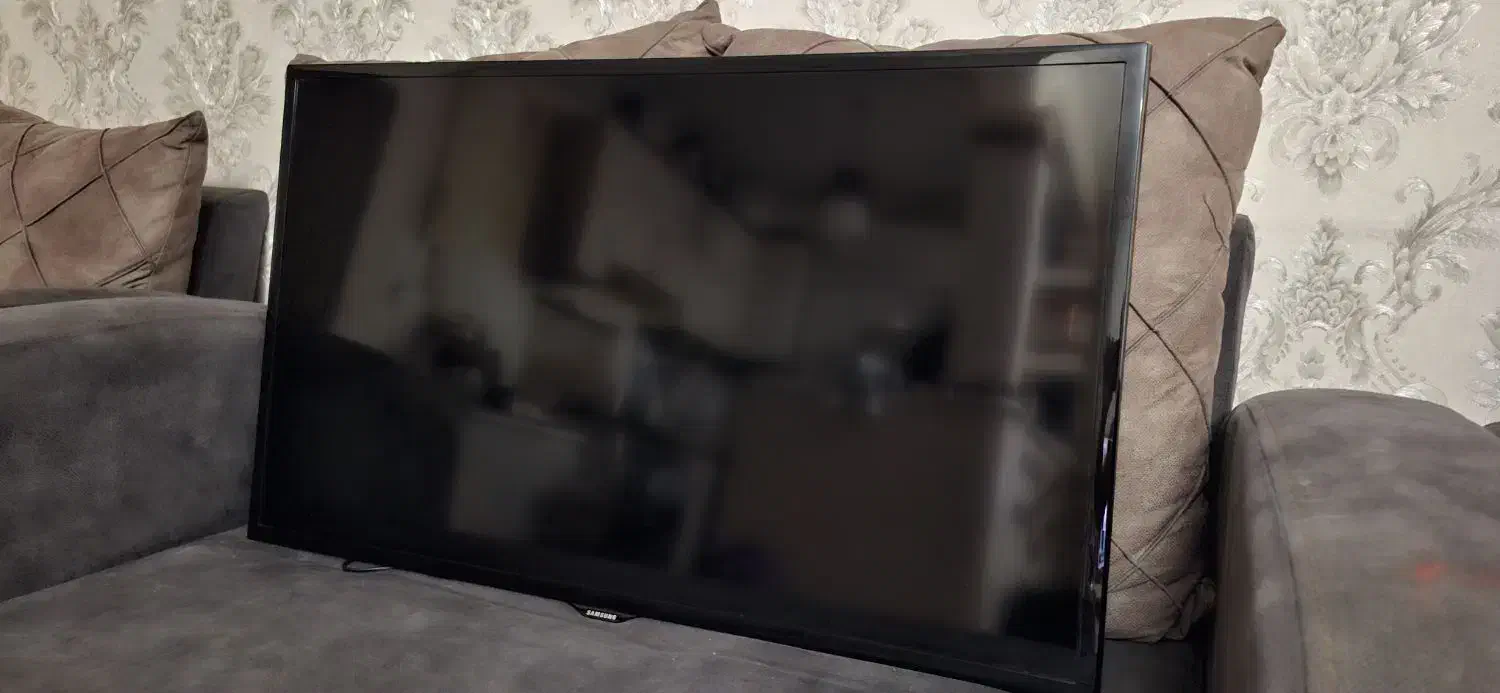 تلویزیون ۴۲ اینچ ال ای دی سامسونگ کره.|تلویزیون و پروژکتور|ابهر, |دیوار