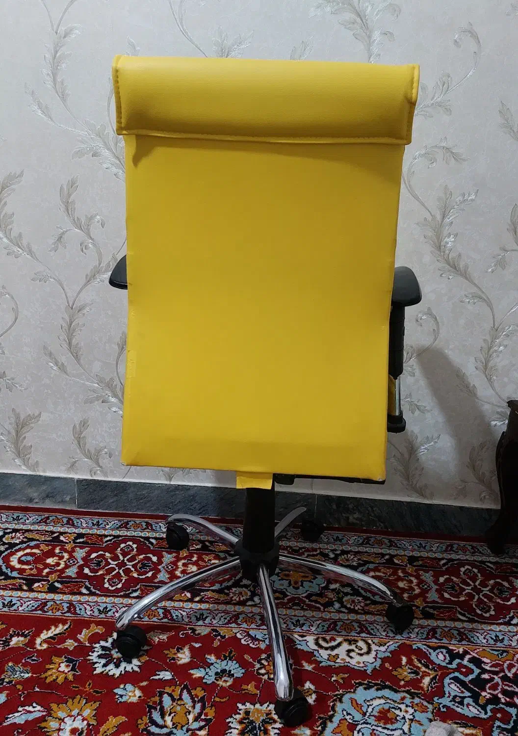 صندلی چرخ داره چرم|صندلی و نیمکت|قزوین, |دیوار