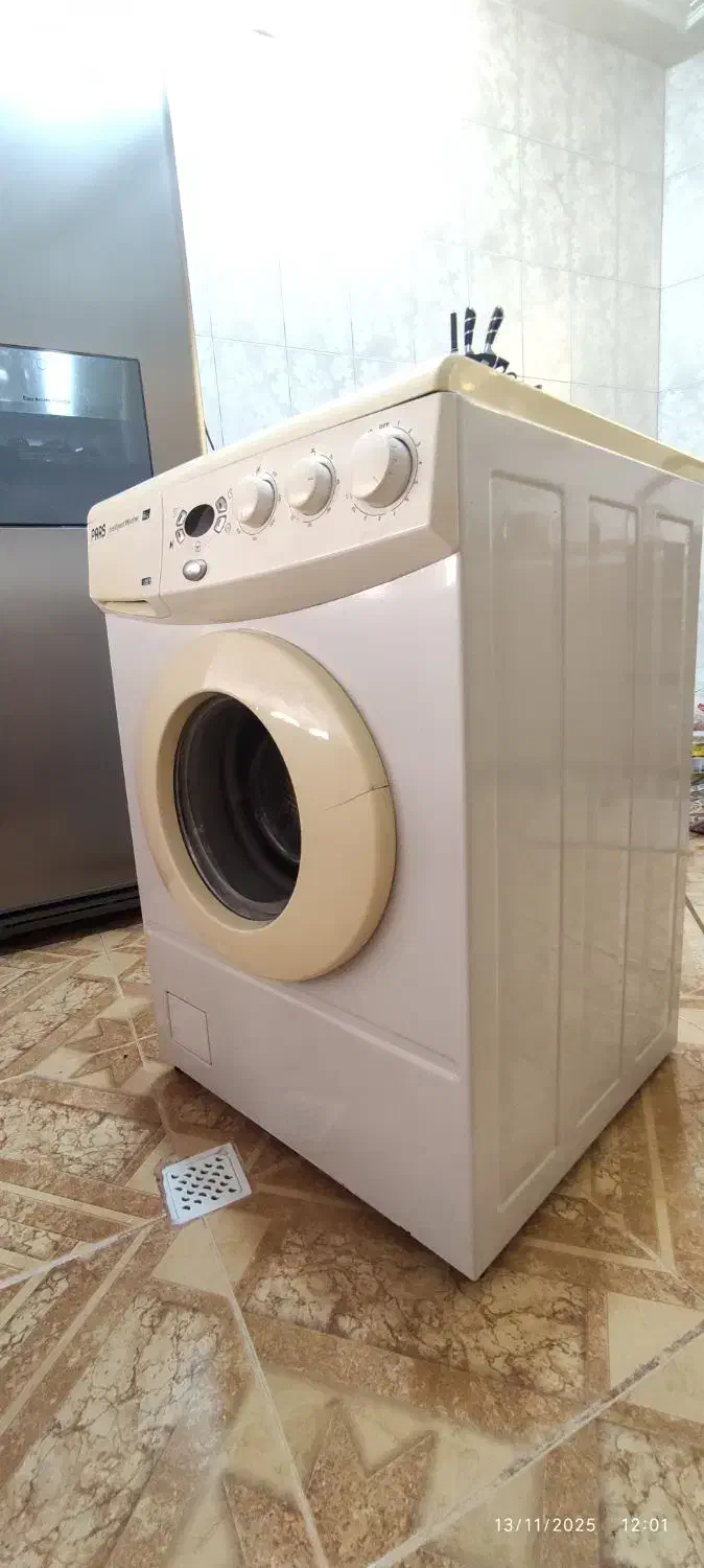 لباسشویی|ماشین لباسشویی و خشک‌کن لباس|شاهین‌شهر, گزبرخوار|دیوار