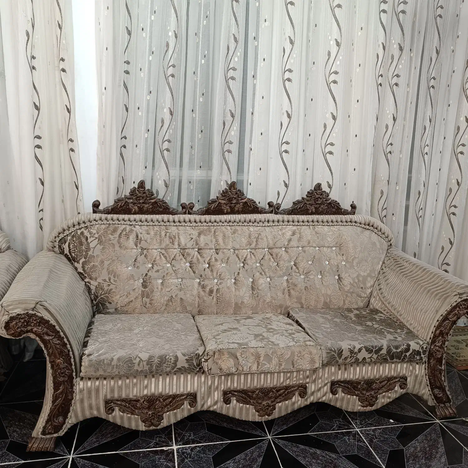 مبلمان|مبلمان خانگی و میز عسلی|میبد, |دیوار