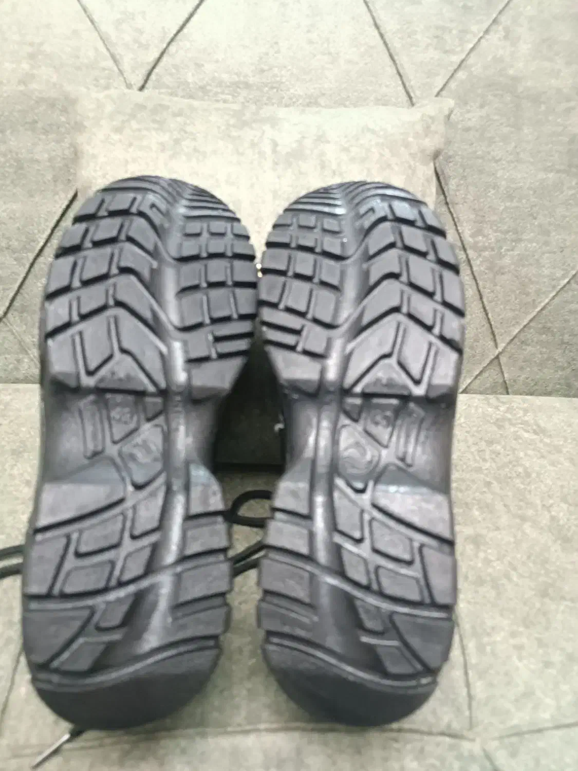 کفش کار|کیف، کفش، کمربند|مشهد, چهاربرج|دیوار