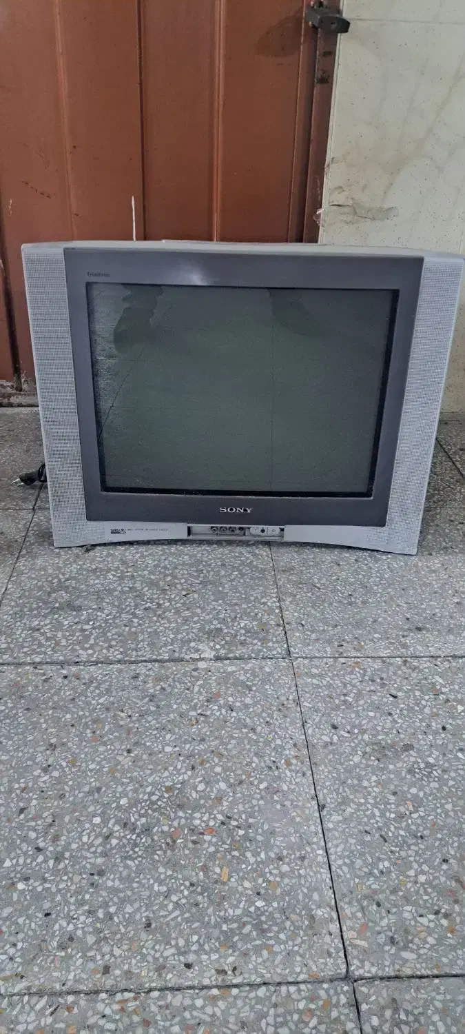 تلویزیون قدیمی ۲۱ اینچ|تلویزیون و پروژکتور|اصفهان, برازنده|دیوار