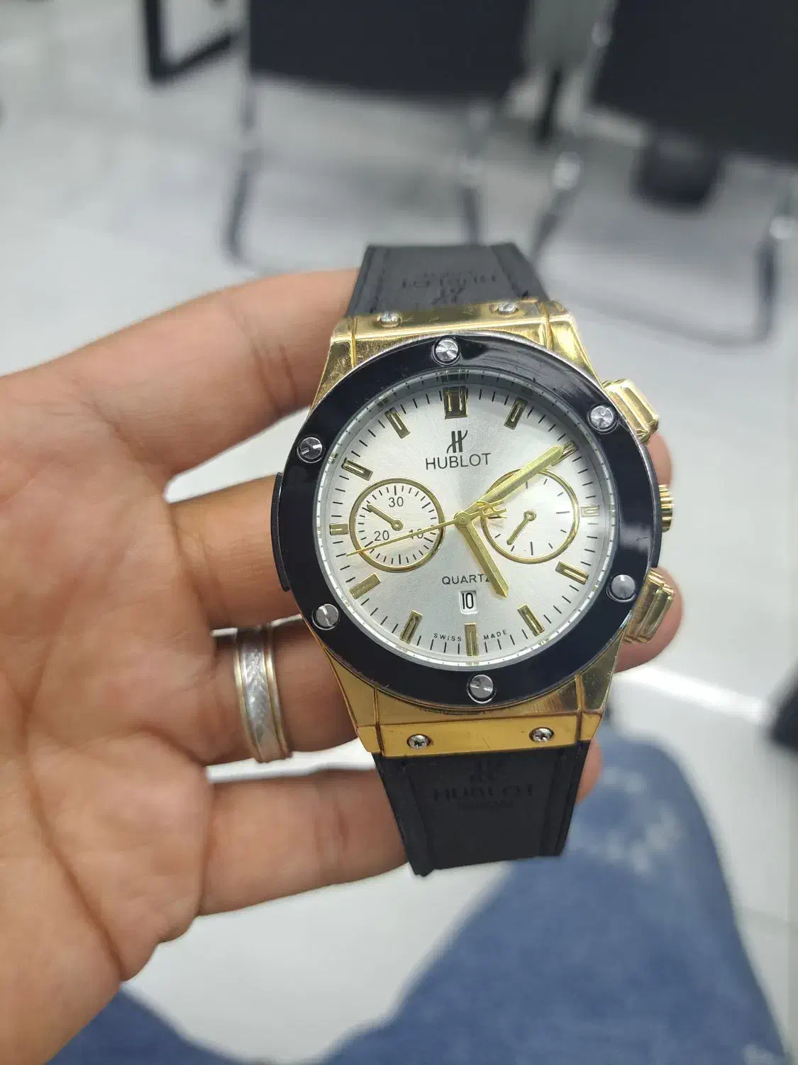 ساعت خوش رخ|ساعت|تهران, مرزداران|دیوار