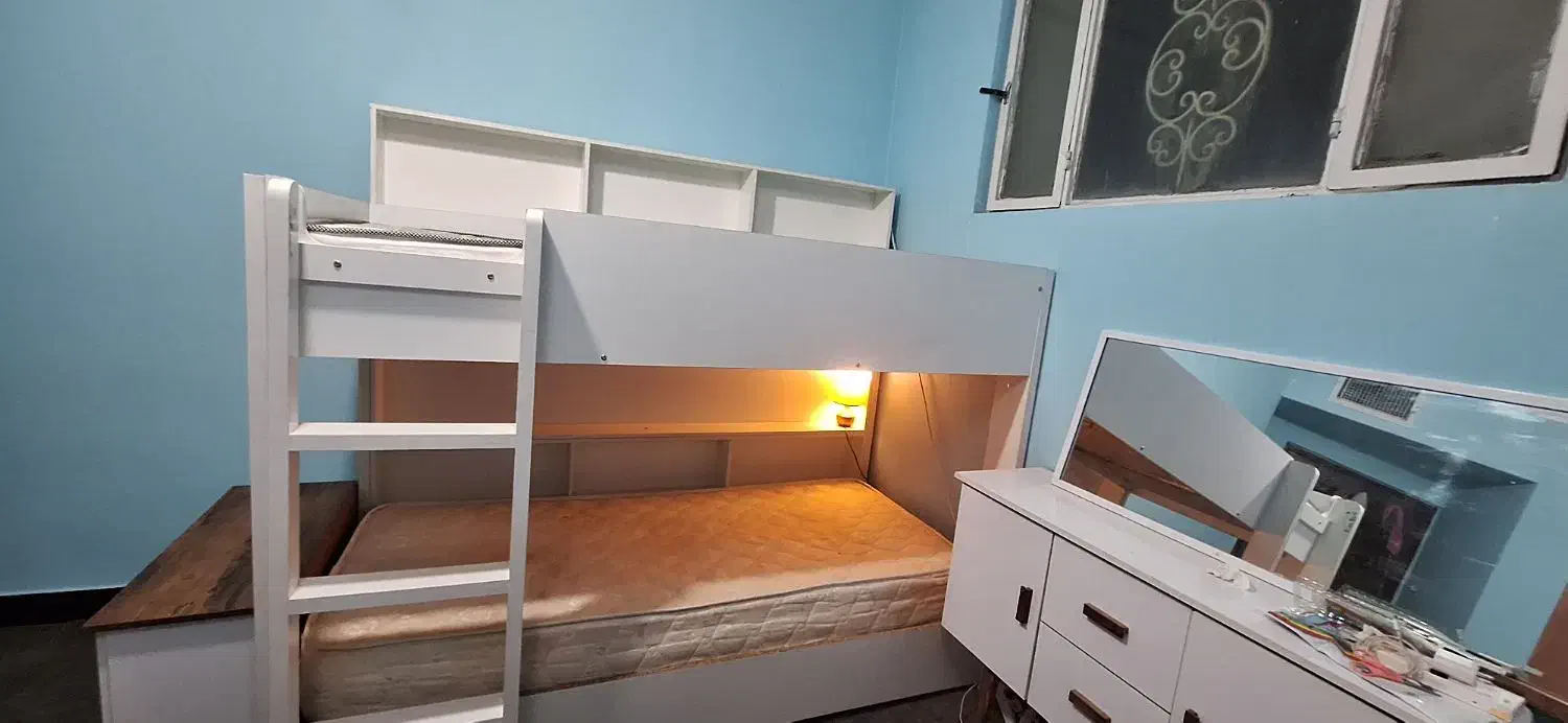 تخت خواب دوطبقه تمییز بدون خط و خش نو|تخت و سرویس خواب|نیشابور, شهرک اندیشه|دیوار