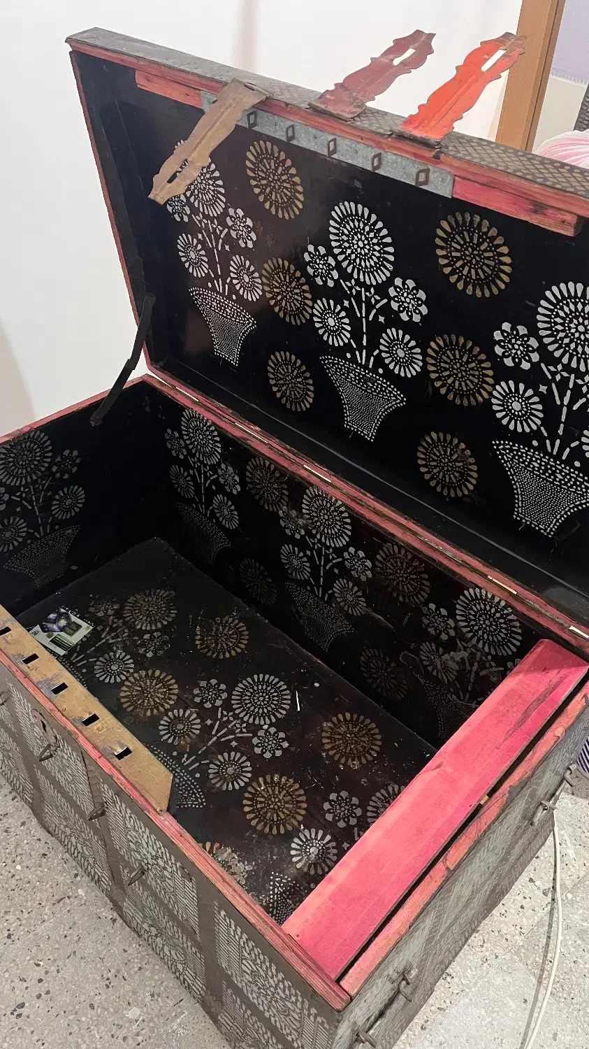 صندوق قدیمی|کلکسیون اشیاء عتیقه|فریدون‌کنار, |دیوار