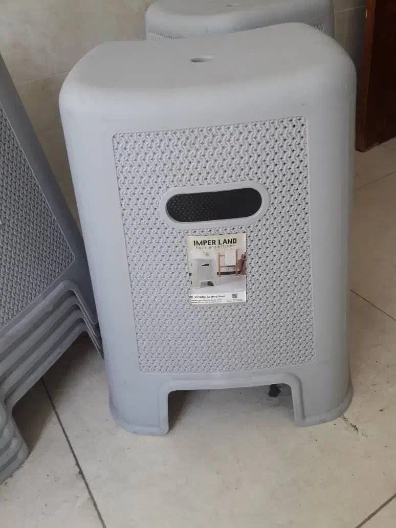 صندلی پلاستیکی و میز گرد|میز و صندلی غذاخوری|فردیس, شهرک ارم|دیوار