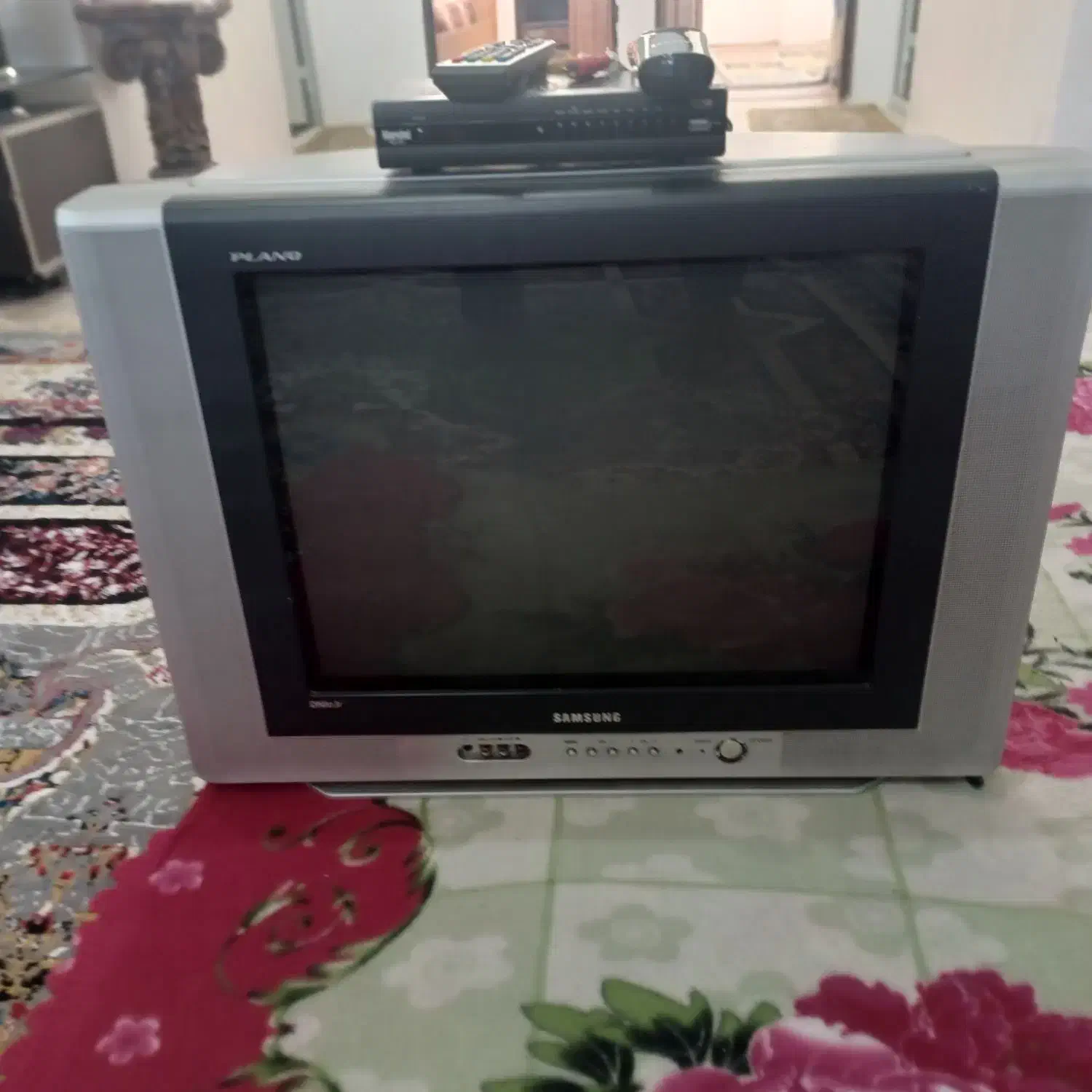 تلوزیون ۲۱اینچ ودستگاه دیجیتال|تلویزیون و پروژکتور|بندر انزلی, لیچارگی حسن رود|دیوار