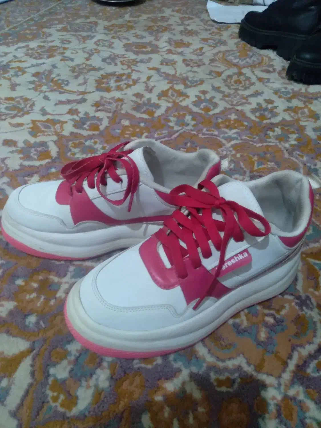 نیم بت مشکی وکفش سفید دخترانه سایز۳۷|کفش و لباس بچه|سوسنگرد, |دیوار