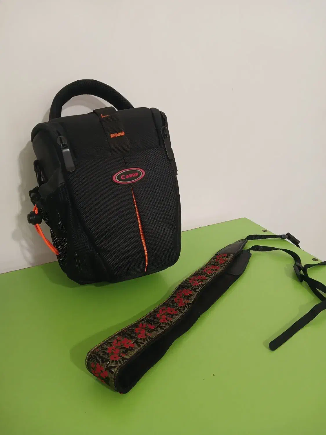 کیف وگردنی دوربین کانن|دوربین عکاسی و فیلم‌برداری|پیرانشهر, |دیوار