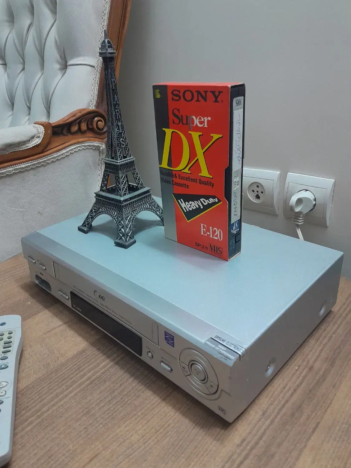 ویدیو ضبط و پخش الجی. با کنترل|پخش‌کننده DVD و ویدیو|تهران, شهرک شریفی|دیوار