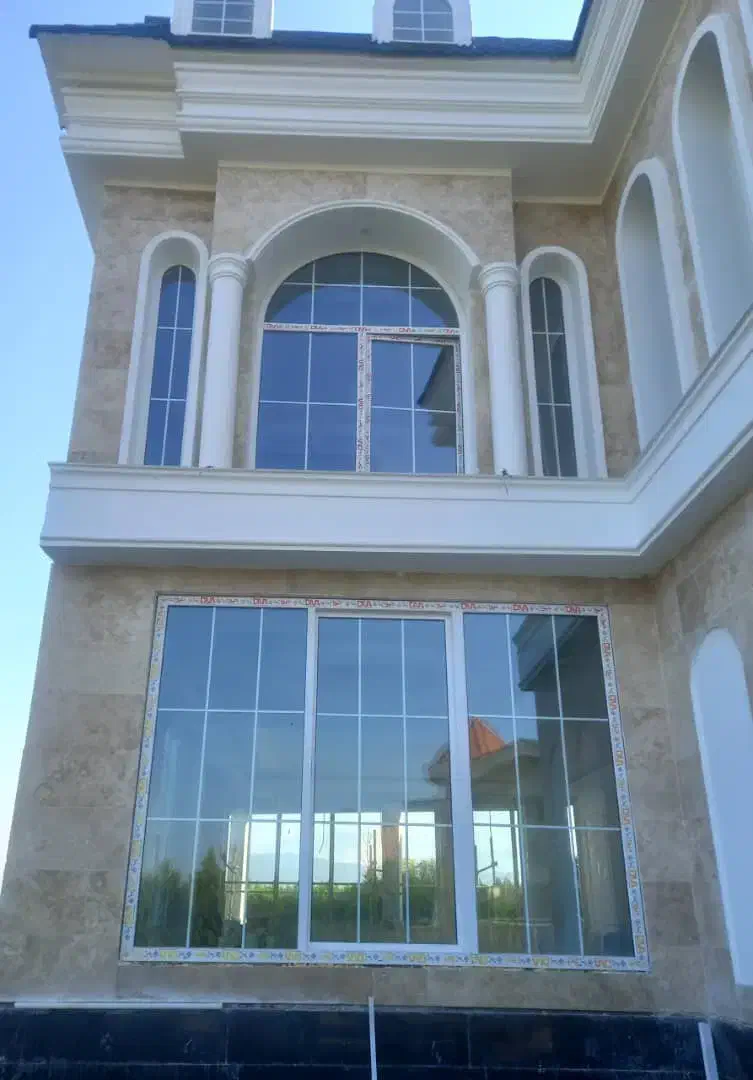 درب و پنجره های یو پی وی سی و شیشه سکوریت یاقوتی|مصالح و تجهیزات ساختمان|چالوس, |دیوار